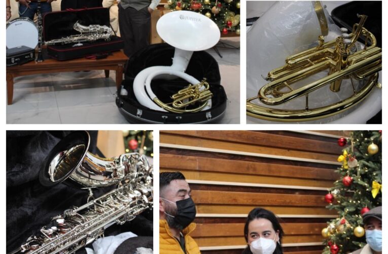 Entrega Secretaría de Cultura instrumentos a Banda Sinfónica de Parral