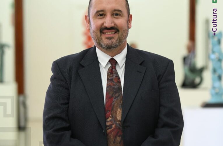 El Consejo Universitario de la Universidad Autónoma de Chihuahua eligió con 50 votos al docente M.A. Jesús Xavier Venegas Aragonés como Director de la Facultad de Artes para el periodo 2022 – 2028.